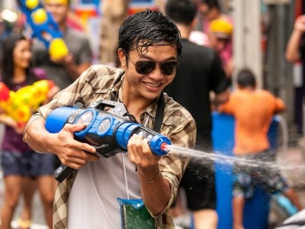 Ban co biet cac phong tuc don nam moi ky la tren the gioi? hinh anh