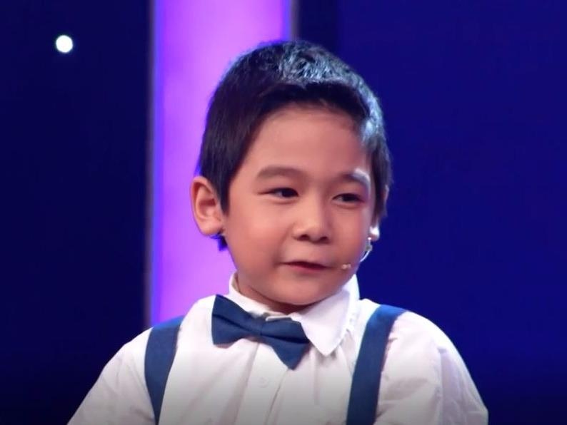 'Than dong' 6 tuoi co tai tinh nham nhanh nhu may tinh hinh anh