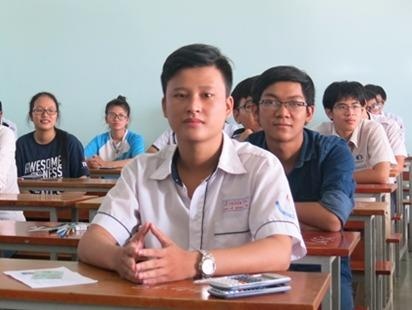 Thi va tuyen sinh moi nam moi doi: Thay co, hoc tro boi roi hinh anh