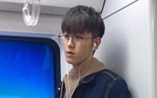 'Soai ca tau dien ngam' noi tieng sau buc anh chup len hinh anh