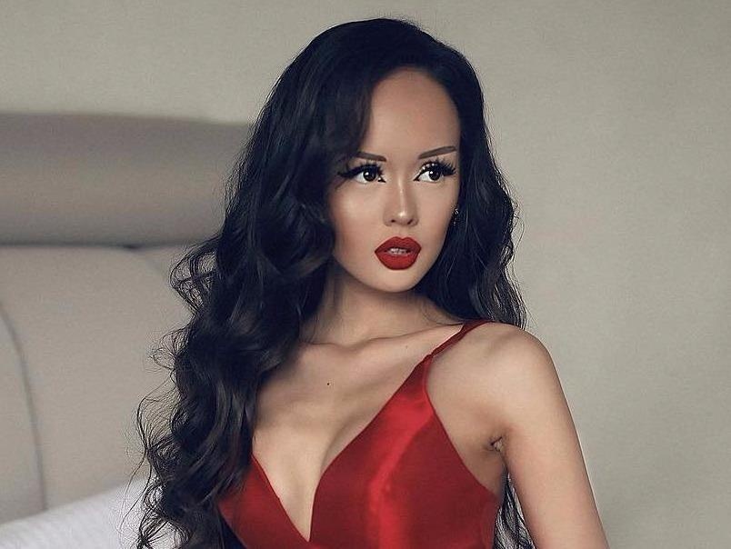 'Bup be song' bi chi trich vi dang anh khoe vong eo 56 cm hinh anh