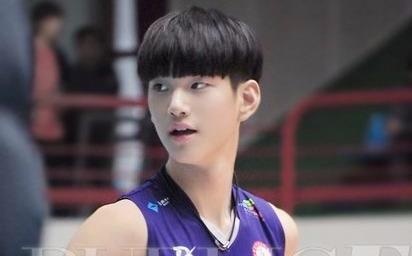 'Nam than bong chuyen' cao 1,93 m, dep trai nhu Kim Soo Hyun hinh anh