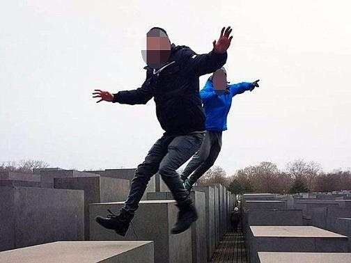 Hang loat man selfie phan cam tai khu tuong niem bi len an hinh anh