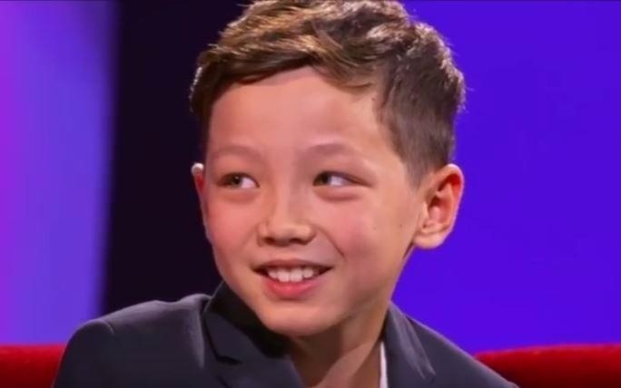 Phien dich vien nhi dien trai Teaho K hinh anh