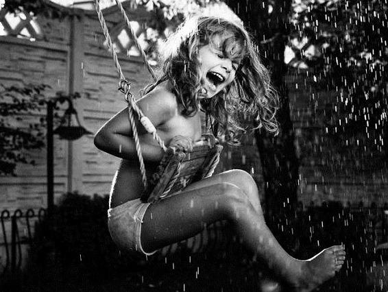 Khoanh khac au tho qua ong kinh va tinh yeu cua nguoi me hinh anh