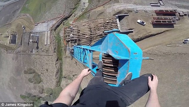 sống ảo trên đỉnh cần cẩu ảnh 1 song ao tren dinh can cau anh 1