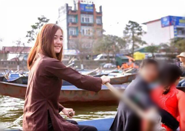 cô gái lái đò ở chùa Hương ảnh 1 co gai lai do o chua Huong anh 1