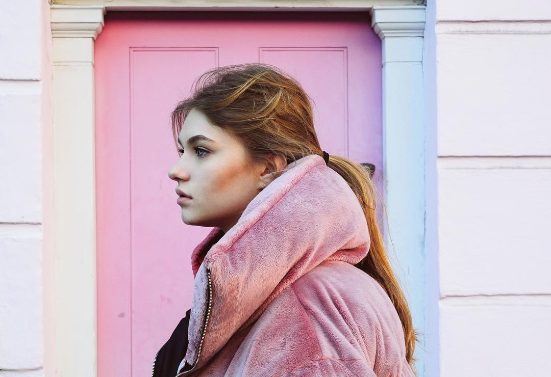 Co gai bi an noi tieng mang anh 2