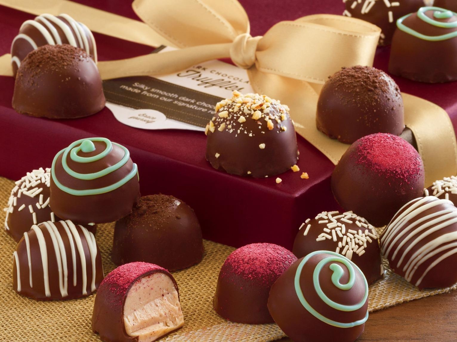 Lo con trai e, me mua 3 trieu dong chocolate di tang ho hinh anh