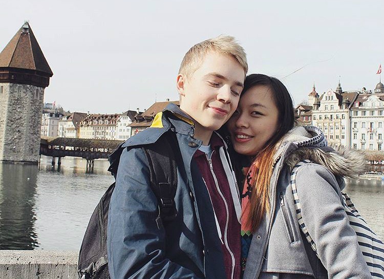 doi tre yeu qua mang di du lich anh 9