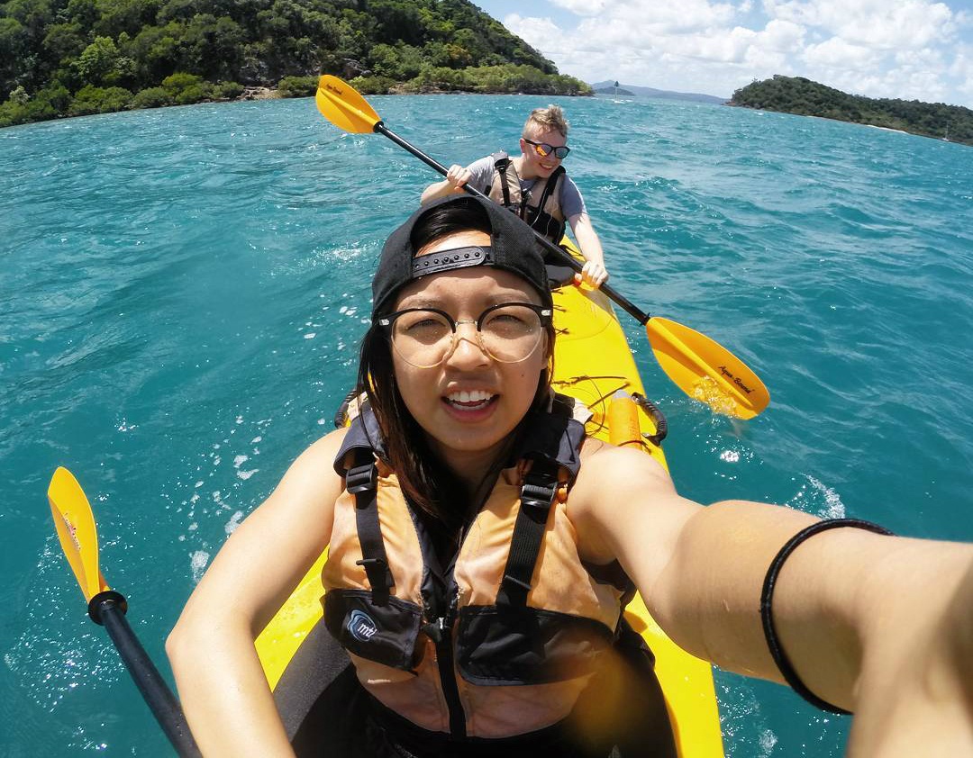 doi tre yeu qua mang di du lich anh 5