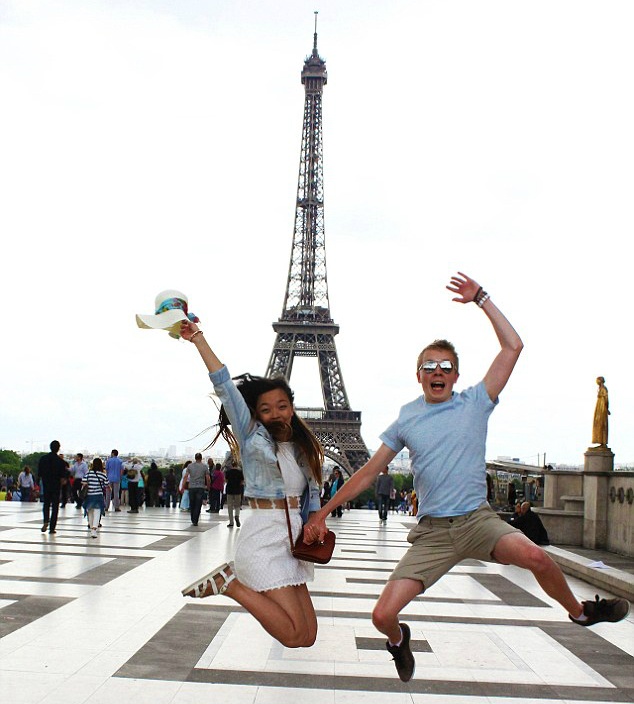 doi tre yeu qua mang di du lich anh 8