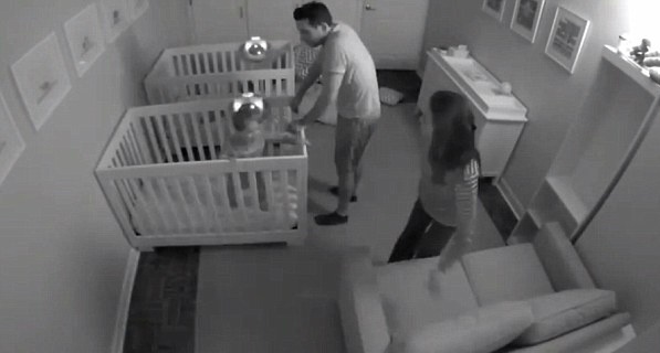 clip anh em sinh đôi trốn ngủ ảnh 1 clip anh em sinh doi tron ngu anh 1