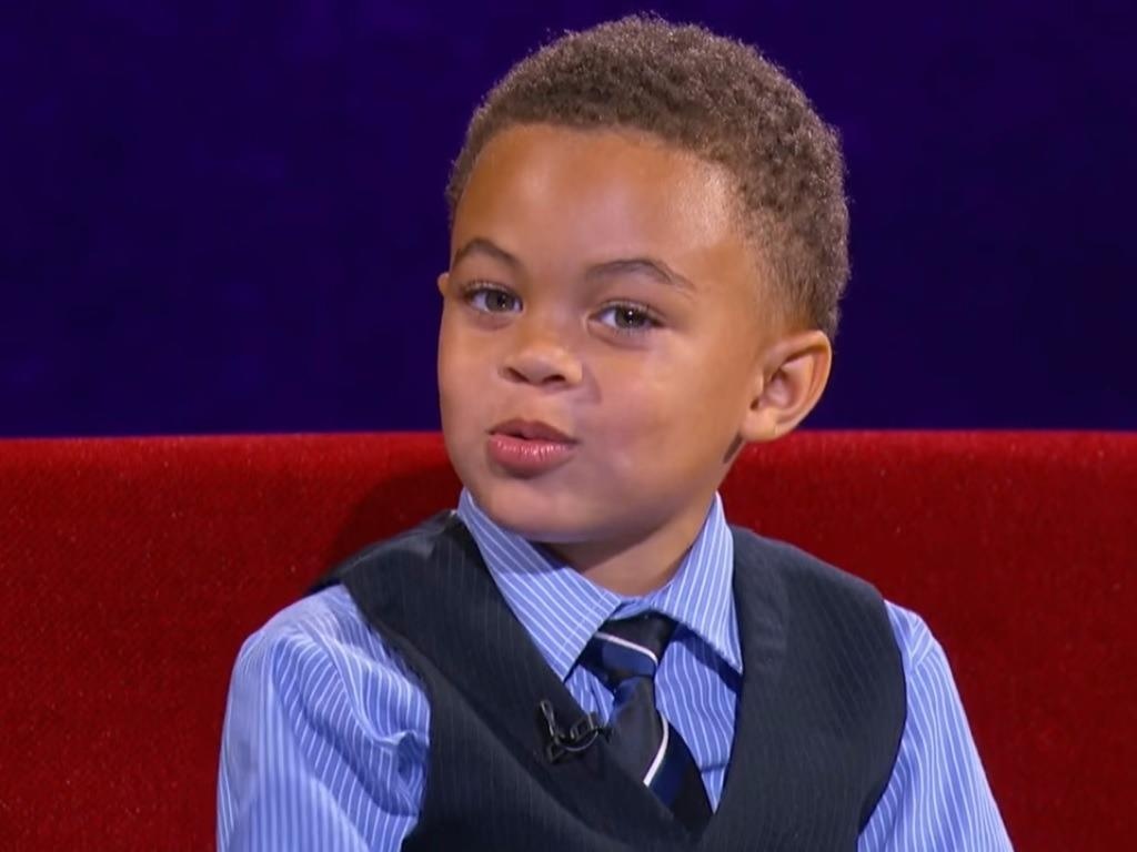 Cau be 5 tuoi khien hang tram nguoi cung cat tieng hat hinh anh