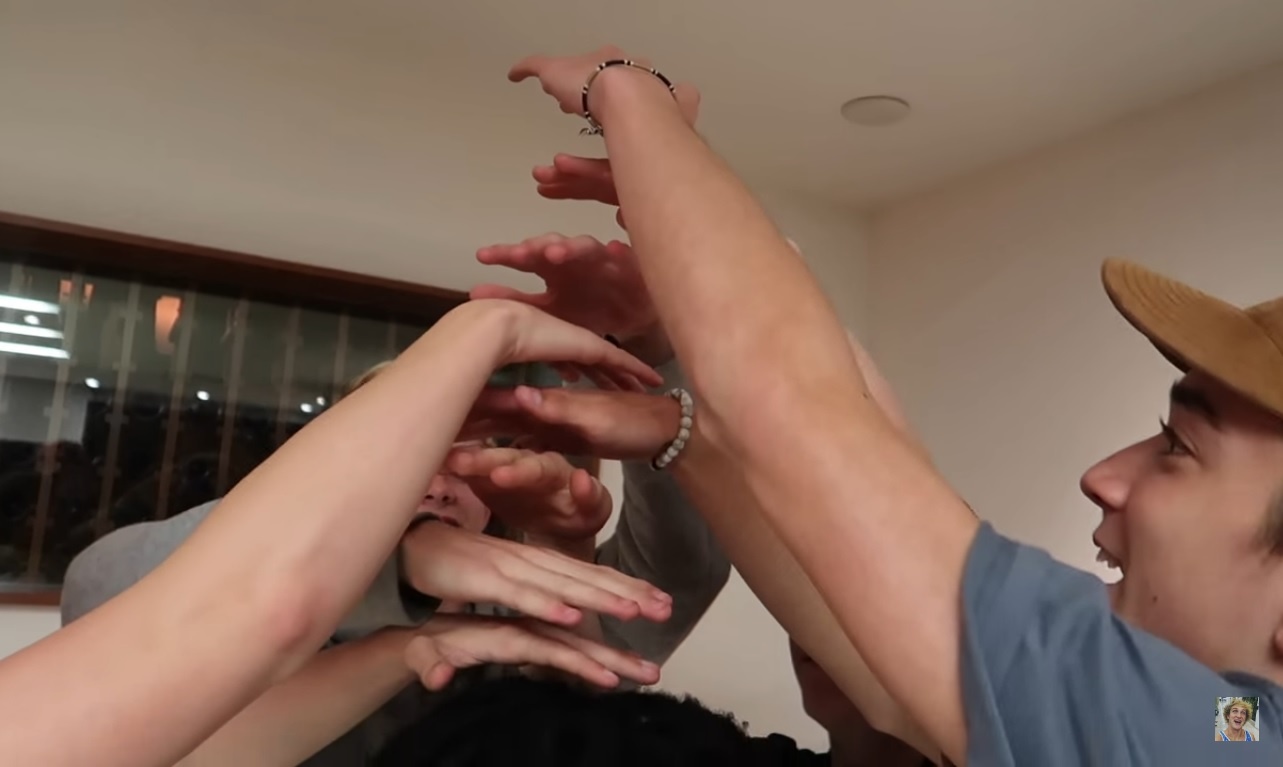 trào lưu Finger lift challenge ảnh 1 trao luu Finger lift challenge anh 1