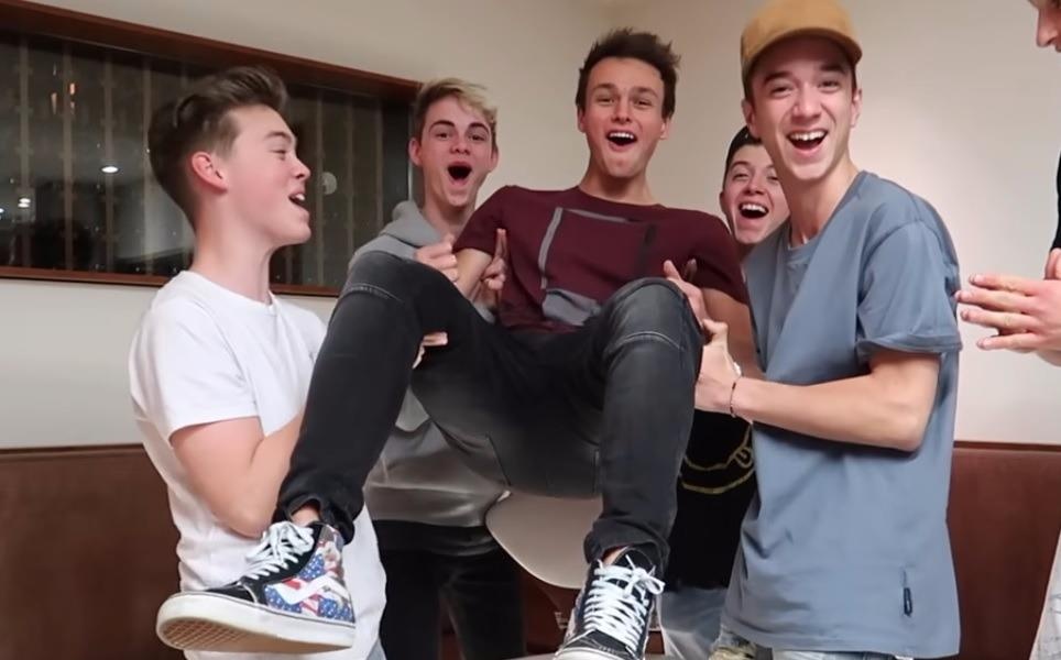 9X khoi xuong trao luu Finger Lift Challenge hinh anh