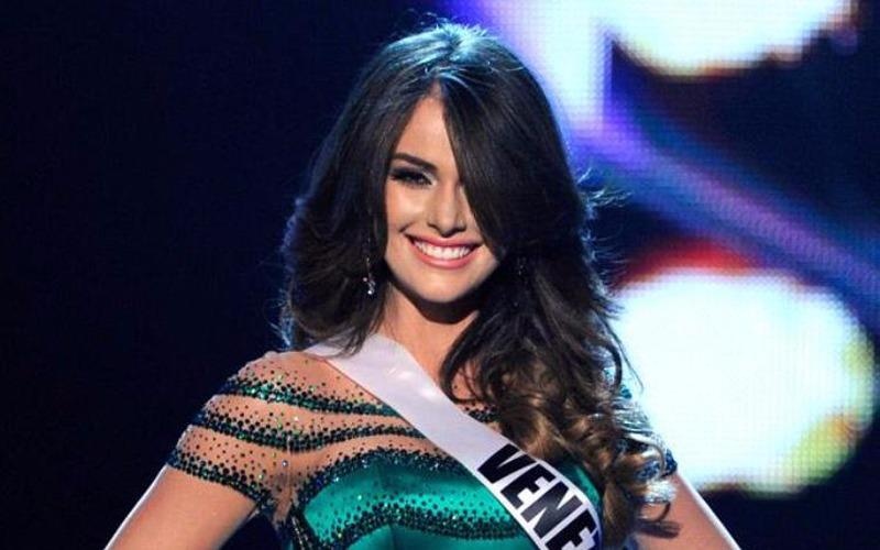 Irene Esser tai cuoc thi 'Hoa hau Hoan vu' 2012 hinh anh