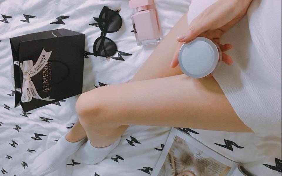 Thieu nu Viet ro trao luu chup anh khoe dui thon hinh anh