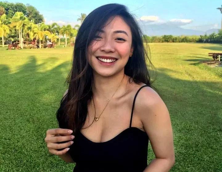 co giao xinh dep thich ngu voi ran anh 2