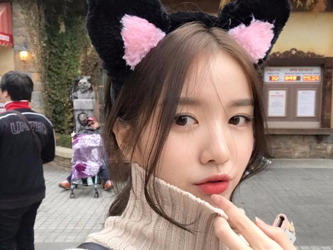 A hau Han Quoc gay bat ngo khi tham gia 'Giong ai giong ai' hinh anh