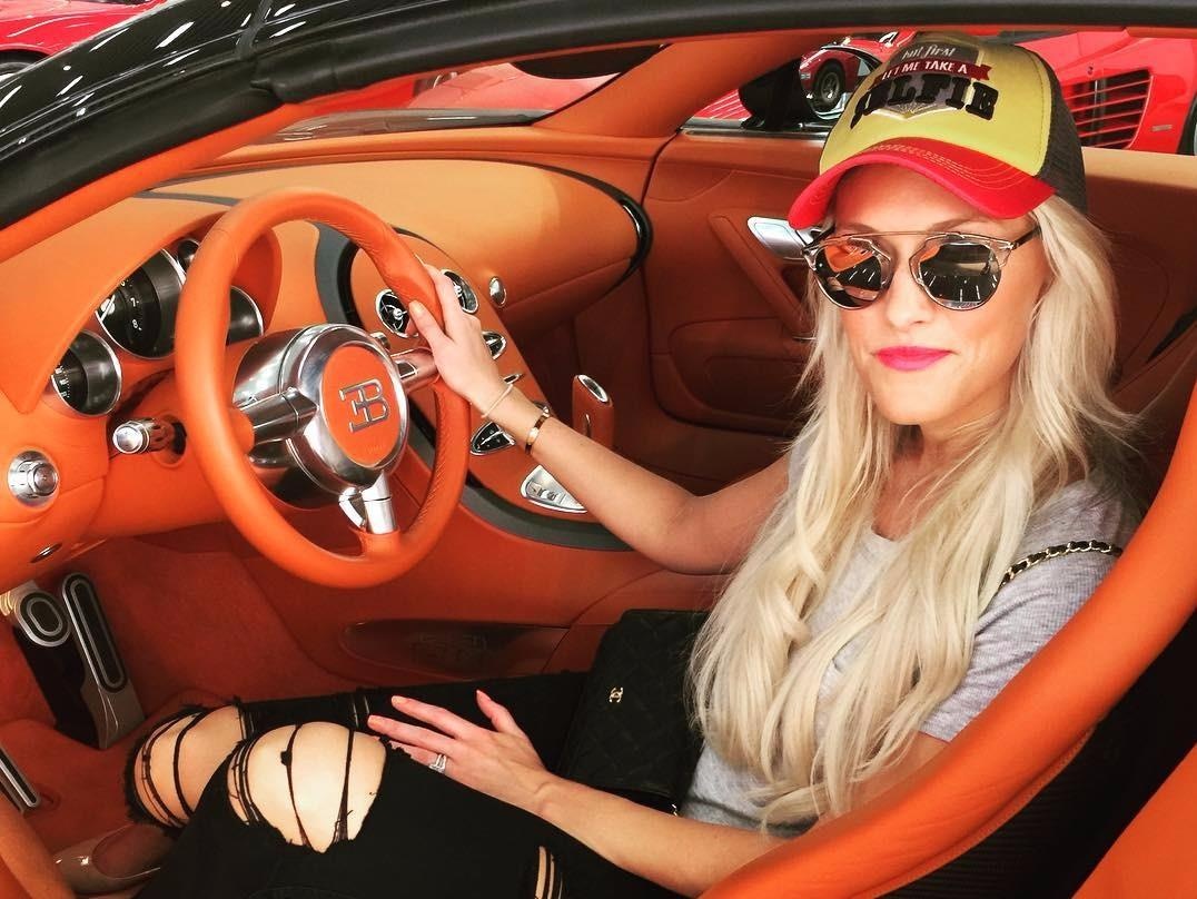 Alex Hirschi kiem bon tien nho review cam giac lai sieu xe hinh anh