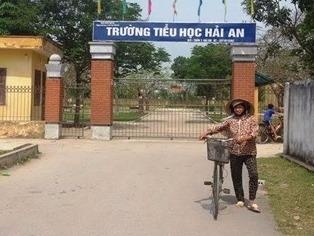 Tinh tiet moi vu hoc sinh bi ban phi thuoc mu mat hinh anh