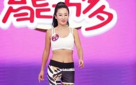 Me 49 tuoi khoe ve tre trung tren song truyen hinh hinh anh