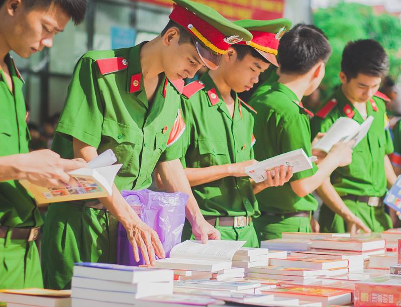 Ngày hội đọc sách Học viện Cảnh sát ảnh 2 Ngay hoi doc sach Hoc vien Canh sat anh 2