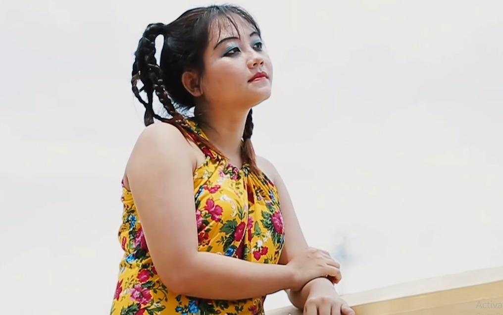 'Phia sau mot co gai' phien ban bolero hinh anh