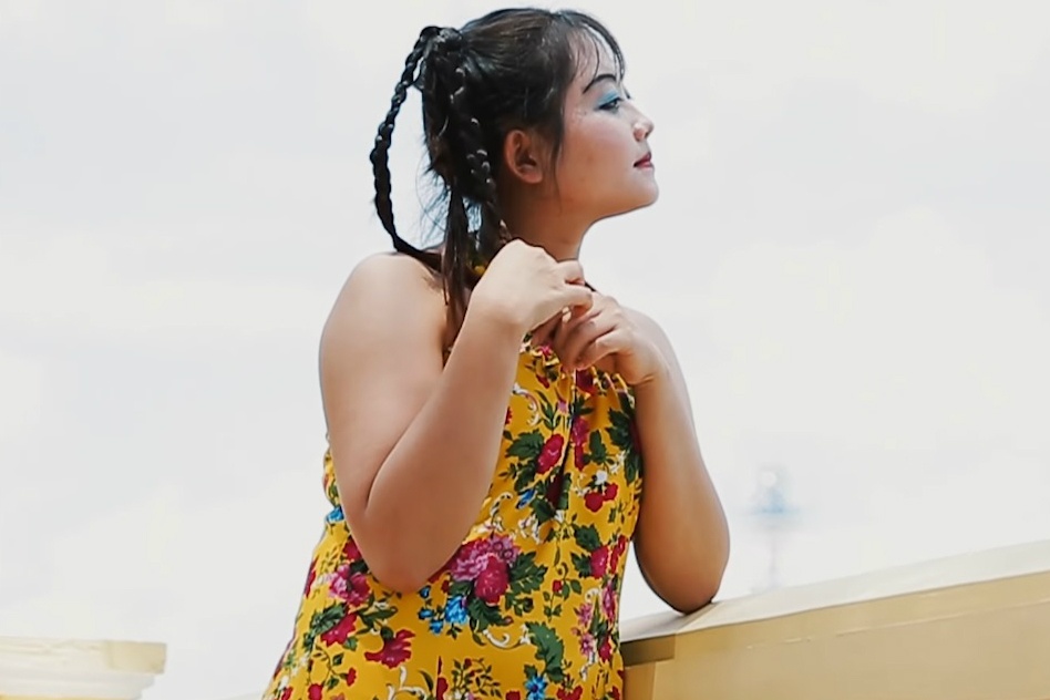 Phia sau mot co gai bolero anh 1