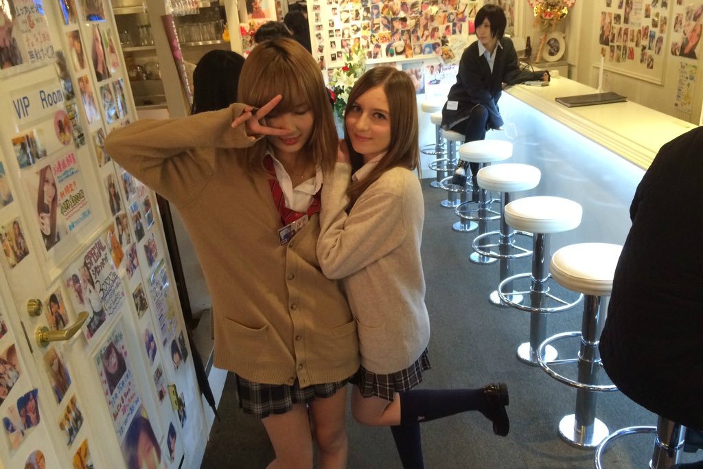 Tokyo cam nu sinh cap 3 mua vui cho khach nam anh 2