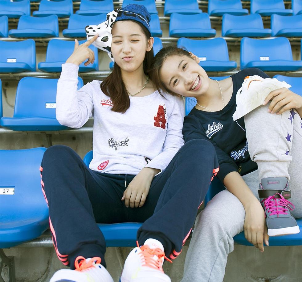 chi em sinh doi Trung Quoc cung tot nghiep Harvard anh 7