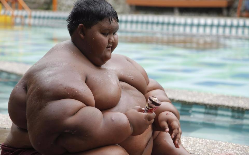 Cau be 11 tuoi nang hon 190 kg hinh anh