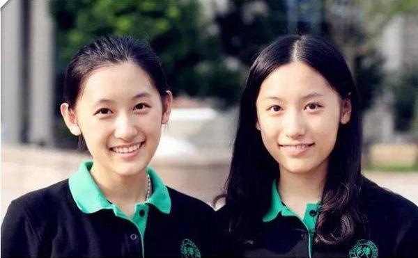 chi em sinh doi Trung Quoc cung tot nghiep Harvard anh 3