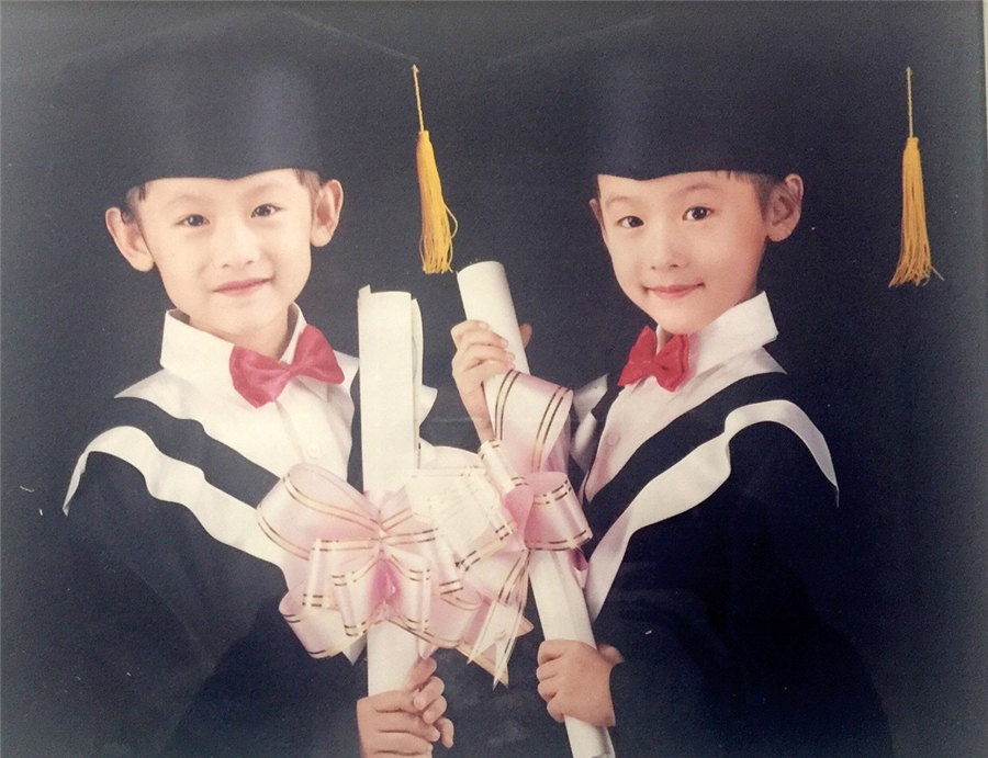 chi em sinh doi Trung Quoc cung tot nghiep Harvard anh 8