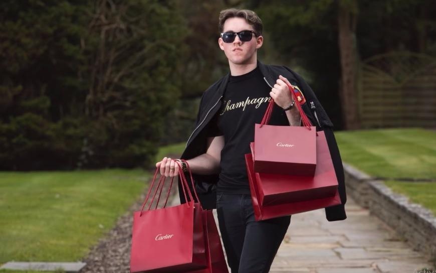 Thieu gia 17 tuoi so huu 7 sieu xe hinh anh