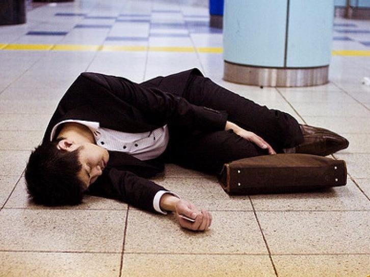 Vi sao nguoi tre Nhat Ban lam viec den chet? hinh anh