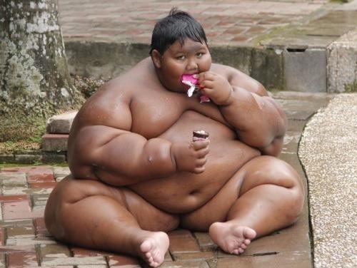 Cau be nang nhat the gioi giam 30 kg sau ca phau thuat da day hinh anh