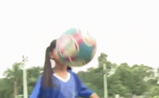 Co be duoc menh danh 'Messi mien Tay' nho tai tang bong 200 nhip hinh anh