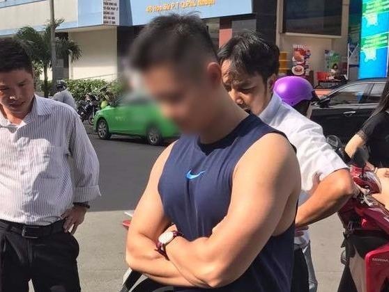 Chang trai Sai Gon doi boi thuong 400.000 dong mac tai xe nan ni hinh anh