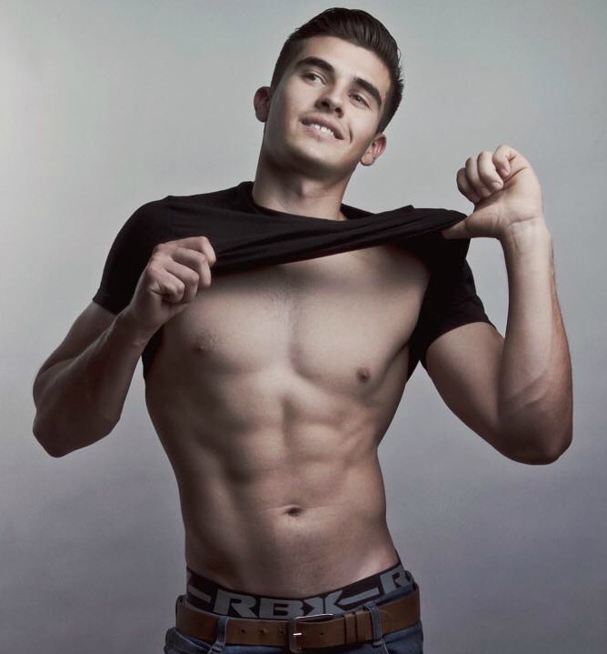 chàng thu ngân đẹp trai nhất thế giới ảnh 4 chang thu ngan dep trai nhat the gioi anh 4