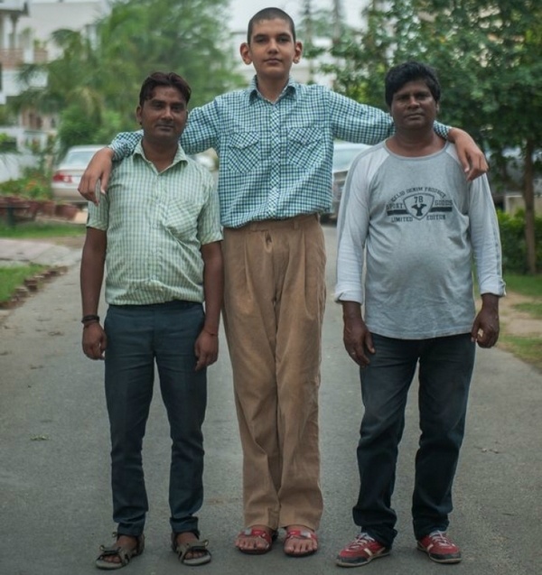 cậu bé 8 tuổi cao 1, 98 m ảnh 4 cau be 8 tuoi cao 1, 98 m anh 4