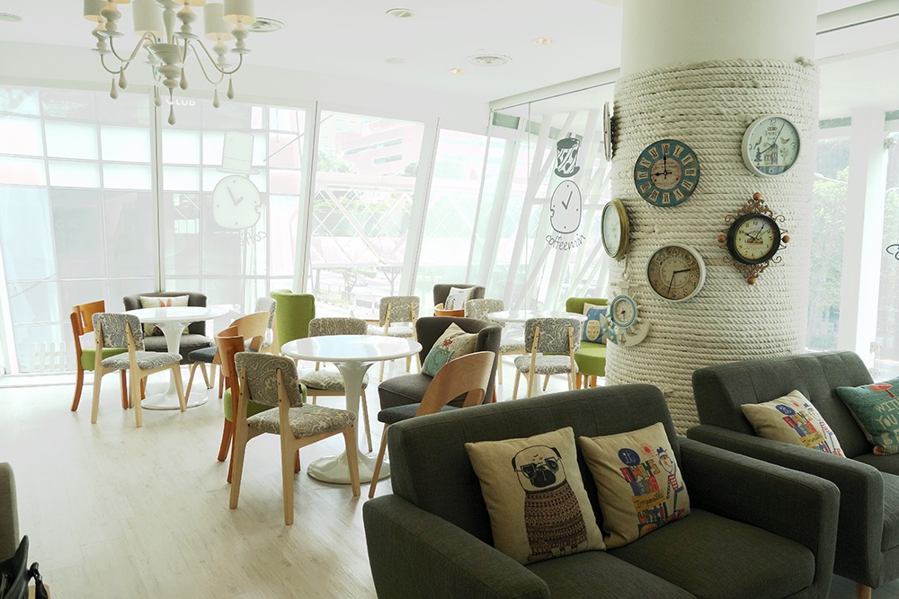 quan ca phe ban thoi gian anh 3