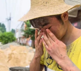 anh trai làm công nhân cứu em trai ung thư ảnh 4 anh trai lam cong nhan cuu em trai ung thu anh 4