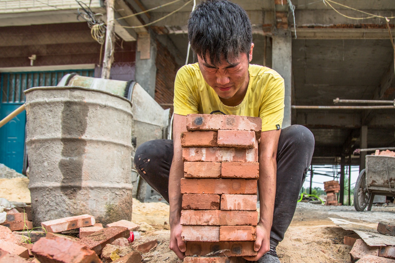 anh trai làm công nhân cứu em trai ung thư ảnh 2 anh trai lam cong nhan cuu em trai ung thu anh 2