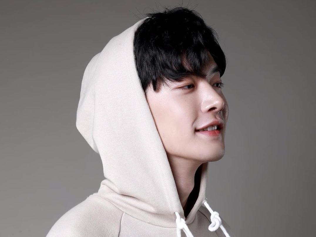 'Soai ca' Han Quoc khien Min muon hon trong MV moi la ai? hinh anh