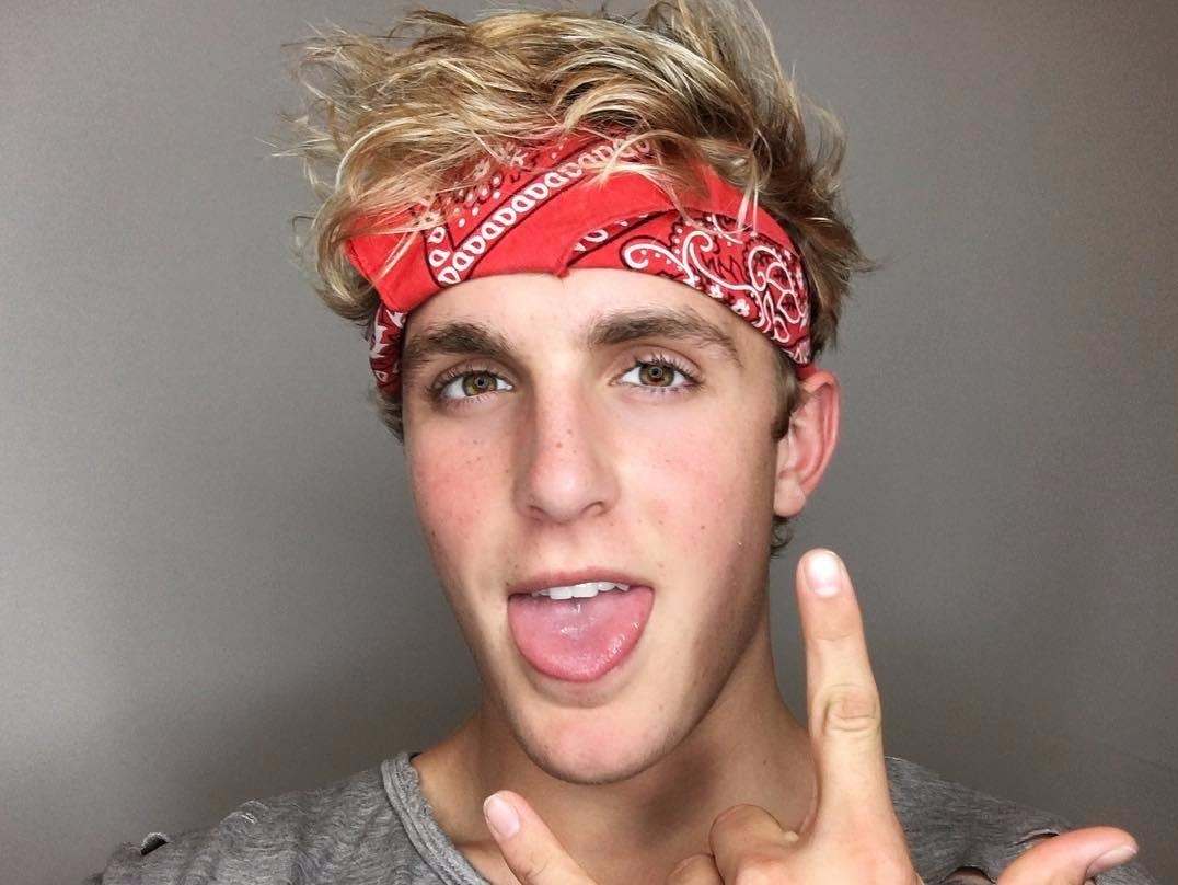 Ngoi sao YouTube bi hang xom kien vi gay roi trat tu cong cong hinh anh