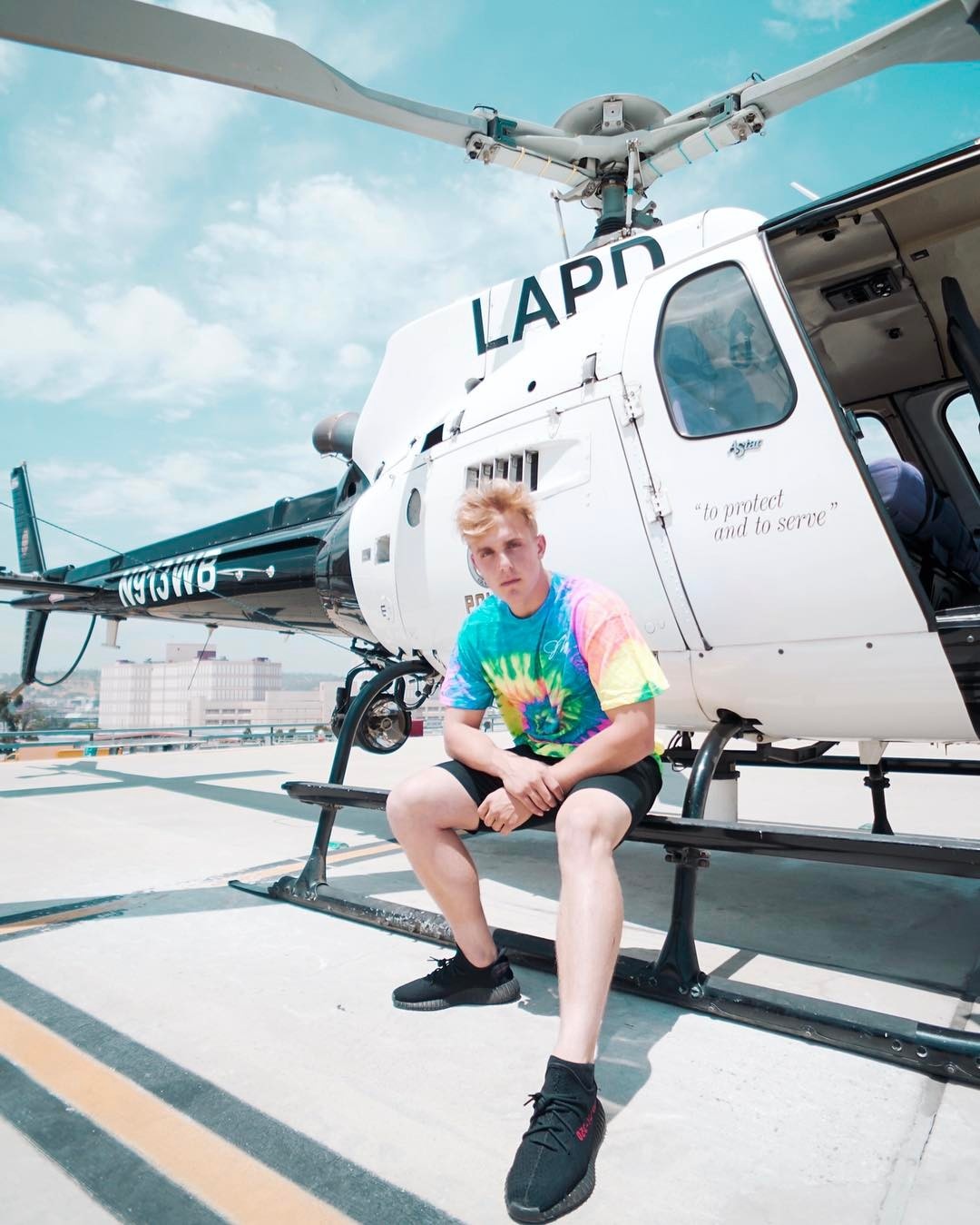 Jake Paul bị hàng xóm than ồn ào, phóng hỏa lung tung ảnh 2 Jake Paul bi hang xom than on ao, phong hoa lung tung anh 2