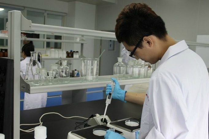 nghien cuu sinh Trung Quoc e vo anh 1