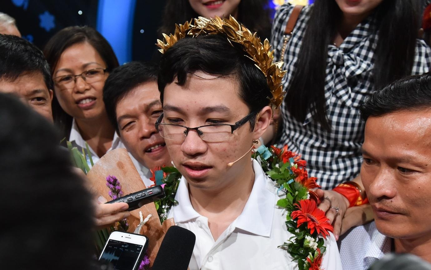 Gia dinh muon Nhat Minh du hoc sau khi vo dich Olympia 2017 hinh anh